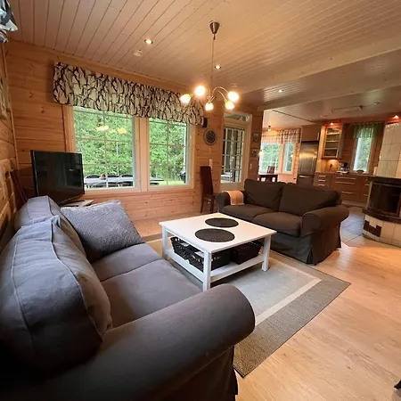 Keskikosken Lomamoekit بيت للعطل *