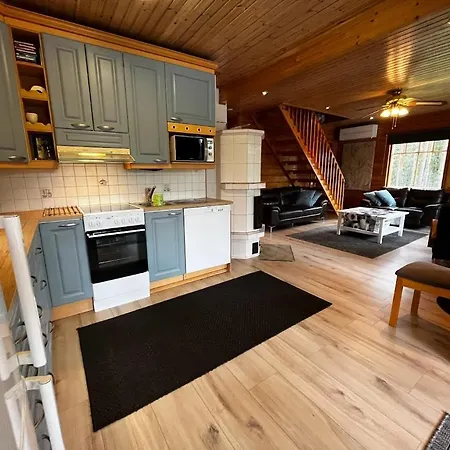 Keskikosken Lomamoekit بيت للعطل