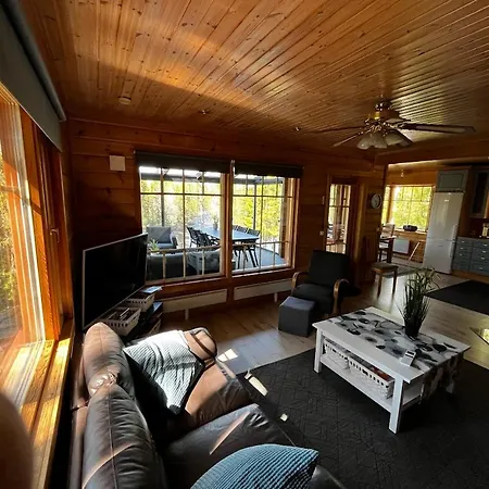 Keskikosken Lomamoekit بيت للعطل Venajanjarvi